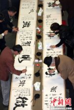 两岸年度汉字评选揭晓“微”字当头